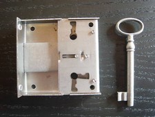 Möbelschloß-Kastenschloß-Au